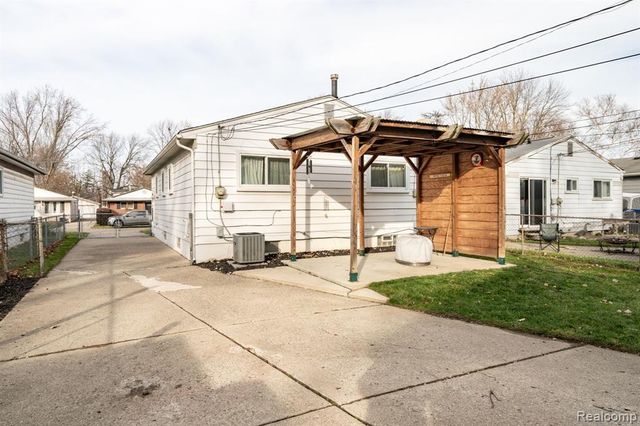 33475 Fernwood Street, Westland, MI 48186