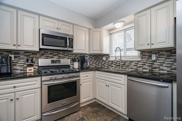 33475 Fernwood Street, Westland, MI 48186