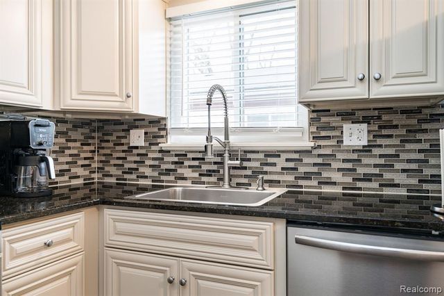 33475 Fernwood Street, Westland, MI 48186