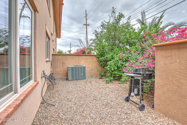 70 S Placita Colonia Solana, Tucson, AZ 85716