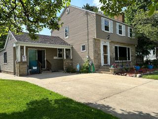 404 Cedar Street, Three Oaks Vllg, MI 49128