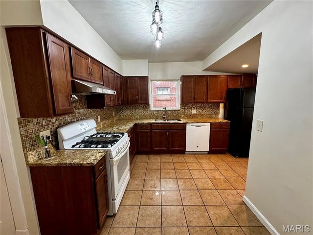 2830 Hampton Avenue, St Louis, MO 63139
