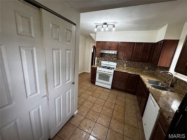 2830 Hampton Avenue, St Louis, MO 63139