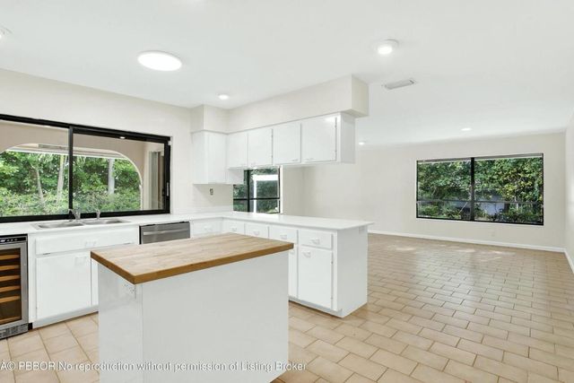 2812 Embassy Drive, West Palm Beach, FL 33401