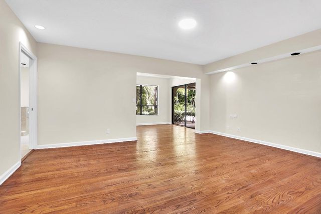 2812 Embassy Drive, West Palm Beach, FL 33401