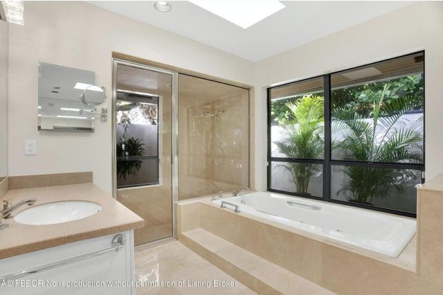 2812 Embassy Drive, West Palm Beach, FL 33401