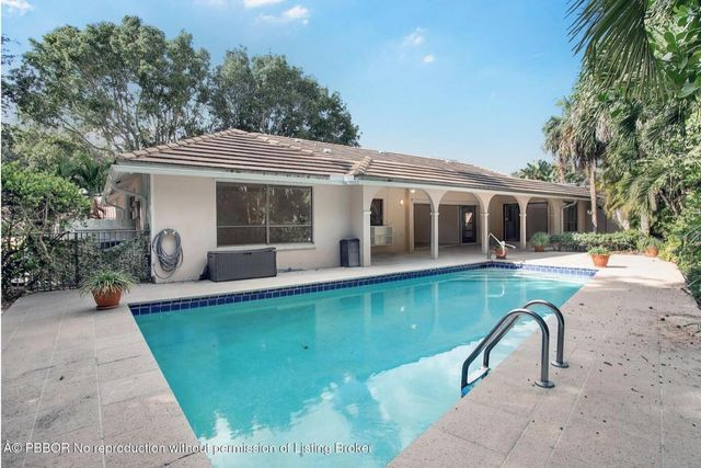 2812 Embassy Drive, West Palm Beach, FL 33401