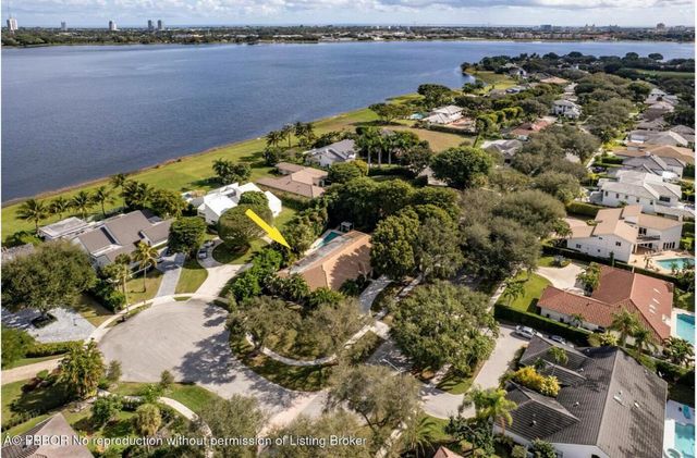 2812 Embassy Drive, West Palm Beach, FL 33401