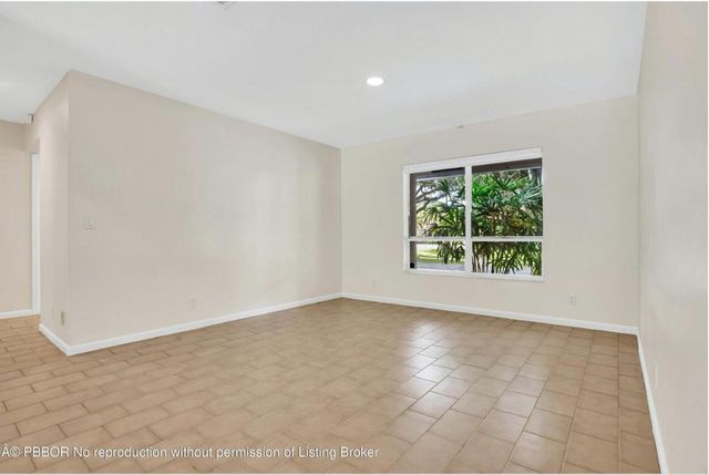 2812 Embassy Drive, West Palm Beach, FL 33401