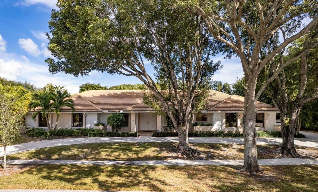 2812 Embassy Drive, West Palm Beach, FL 33401