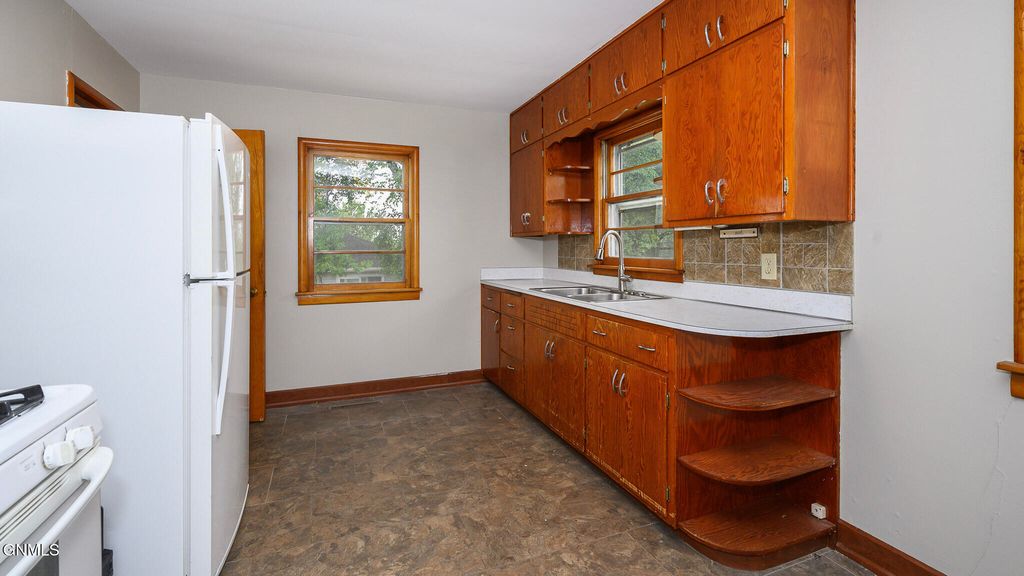304 8th Street NW, Mandan, ND 58554 photo 2