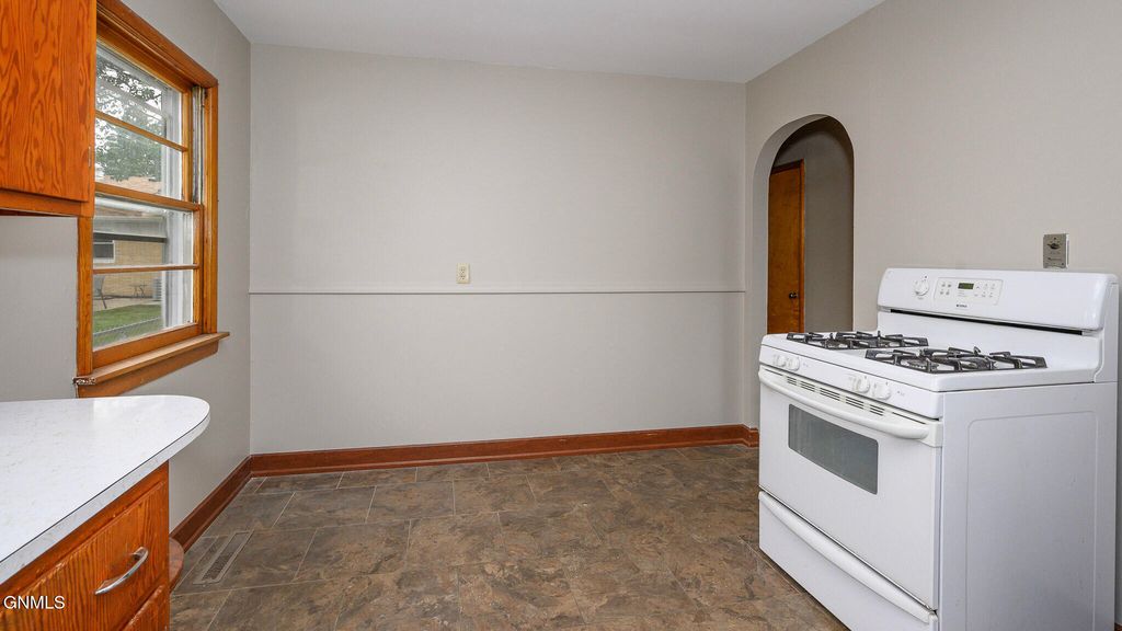 304 8th Street NW, Mandan, ND 58554 photo 4