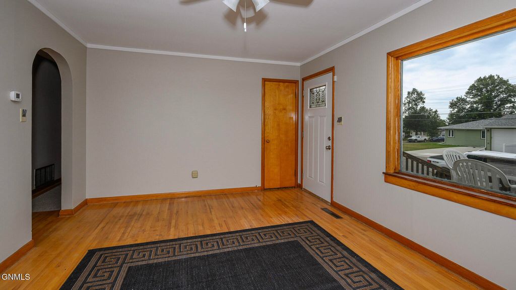 304 8th Street NW, Mandan, ND 58554 photo 5