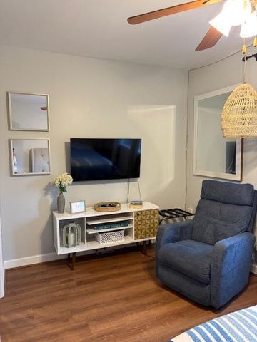 1273 Graves Harbor Trl Apt 3403, Huddleston, VA 24104