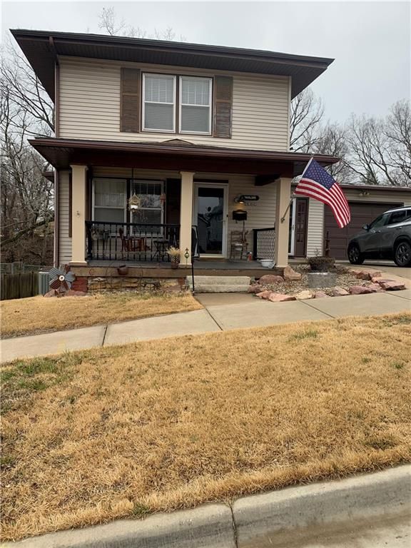 1906 Main Street, St Joseph, MO 64505