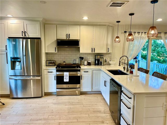 608 Wordens Pond Road, South Kingstown, RI 02879