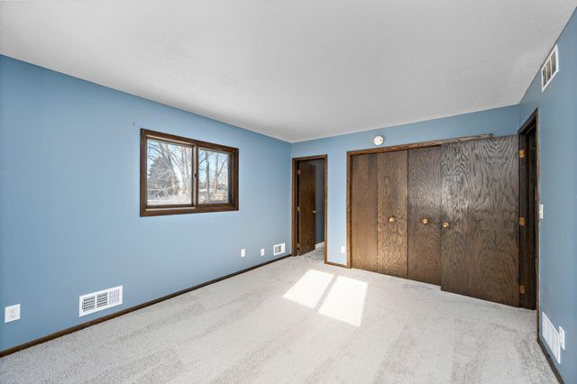 4221 Edgemont Street, Vadnais Heights, MN 55127