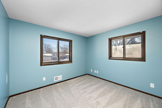 4221 Edgemont Street, Vadnais Heights, MN 55127