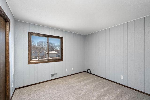 4221 Edgemont Street, Vadnais Heights, MN 55127