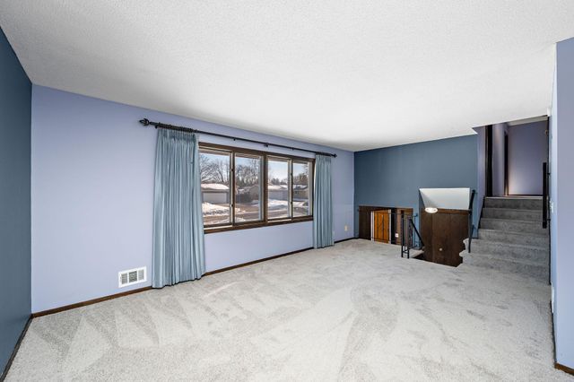 4221 Edgemont Street, Vadnais Heights, MN 55127