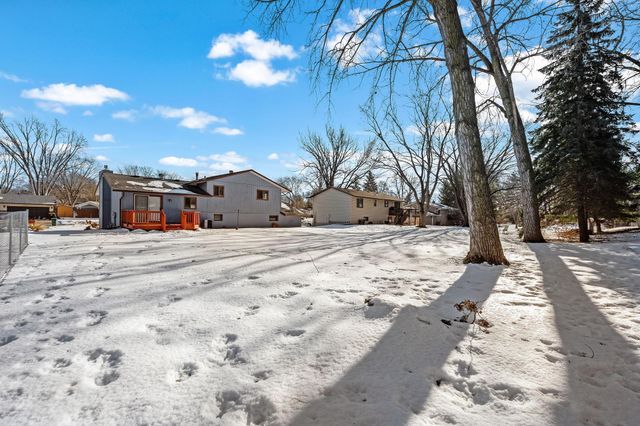 4221 Edgemont Street, Vadnais Heights, MN 55127