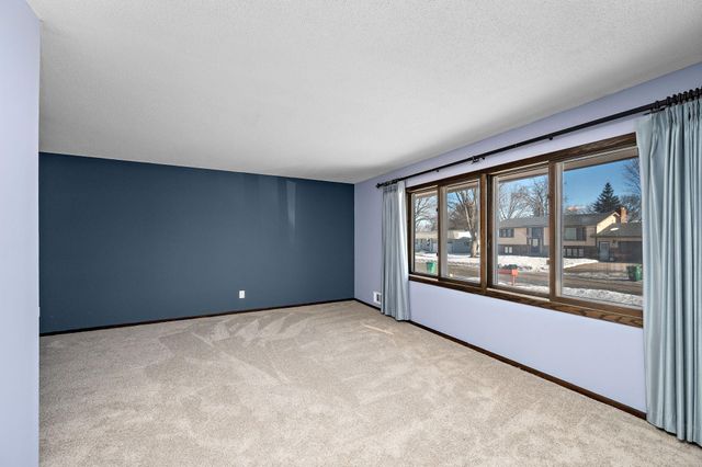 4221 Edgemont Street, Vadnais Heights, MN 55127