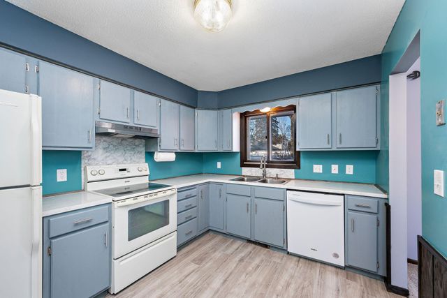 4221 Edgemont Street, Vadnais Heights, MN 55127