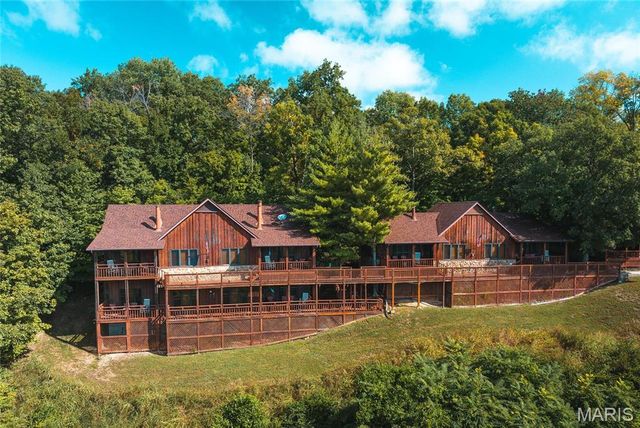 1 Tara Point Drive, Grafton, IL 62037