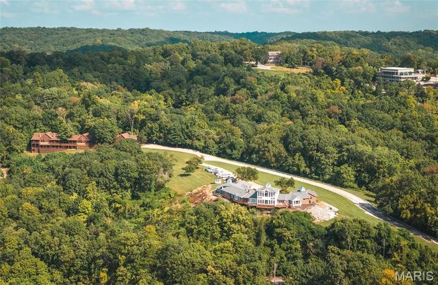 1 Tara Point Drive, Grafton, IL 62037