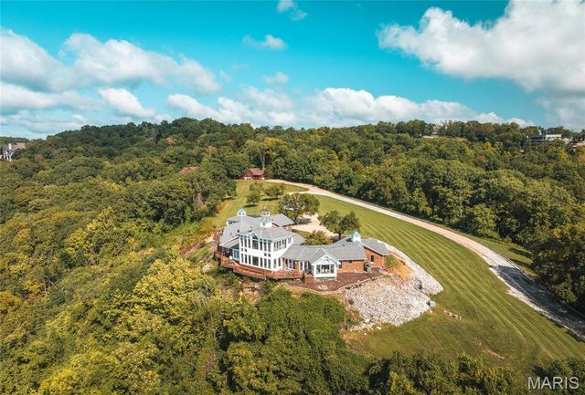 1 Tara Point Drive, Grafton, IL 62037