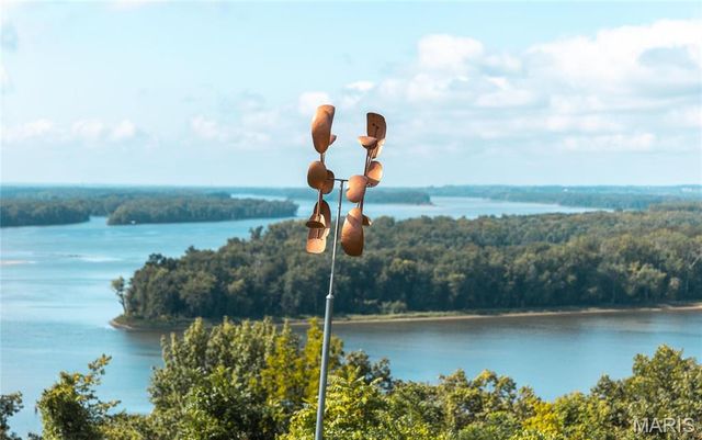 1 Tara Point Drive, Grafton, IL 62037