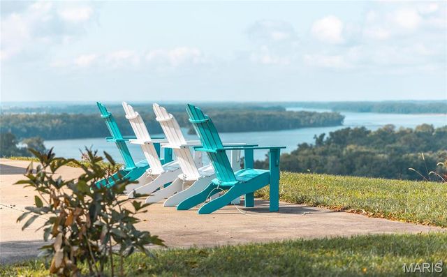 1 Tara Point Drive, Grafton, IL 62037