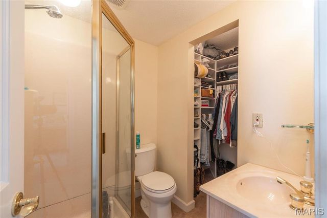 1 Tara Point Drive, Grafton, IL 62037