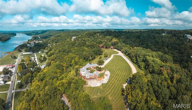 1 Tara Point Drive, Grafton, IL 62037