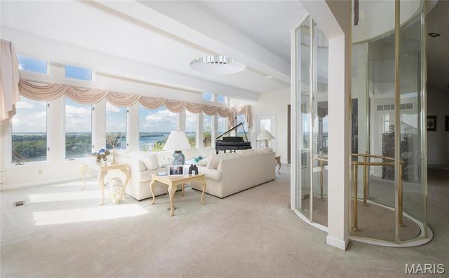 1 Tara Point Drive, Grafton, IL 62037