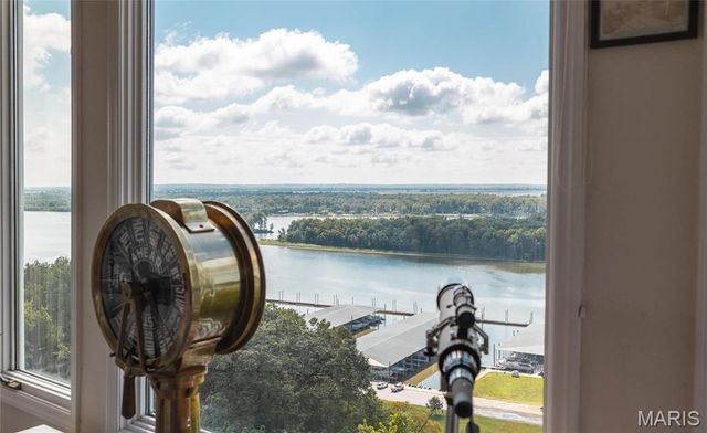 1 Tara Point Drive, Grafton, IL 62037