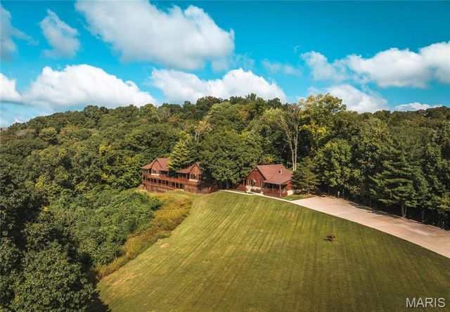 1 Tara Point Drive, Grafton, IL 62037