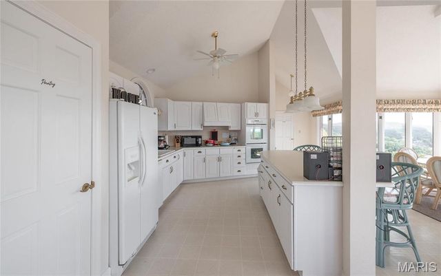 1 Tara Point Drive, Grafton, IL 62037