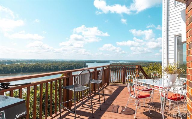 1 Tara Point Drive, Grafton, IL 62037