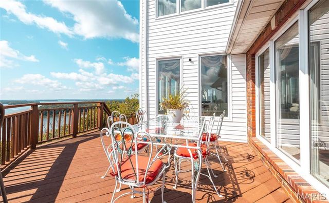 1 Tara Point Drive, Grafton, IL 62037