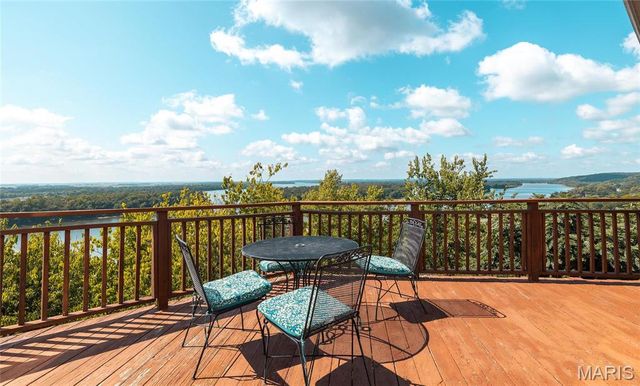 1 Tara Point Drive, Grafton, IL 62037