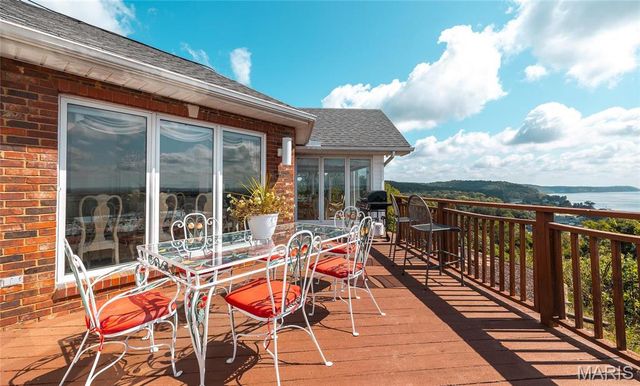 1 Tara Point Drive, Grafton, IL 62037