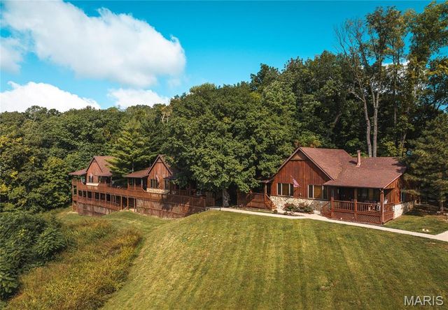 1 Tara Point Drive, Grafton, IL 62037