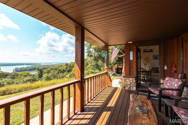 1 Tara Point Drive, Grafton, IL 62037