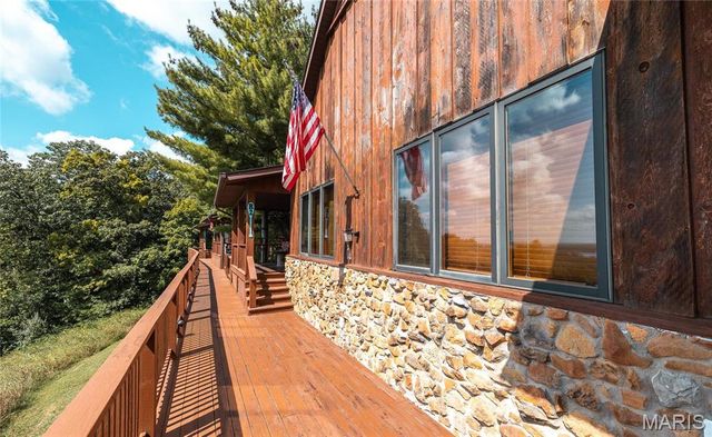 1 Tara Point Drive, Grafton, IL 62037