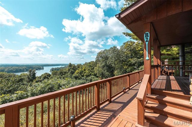 1 Tara Point Drive, Grafton, IL 62037