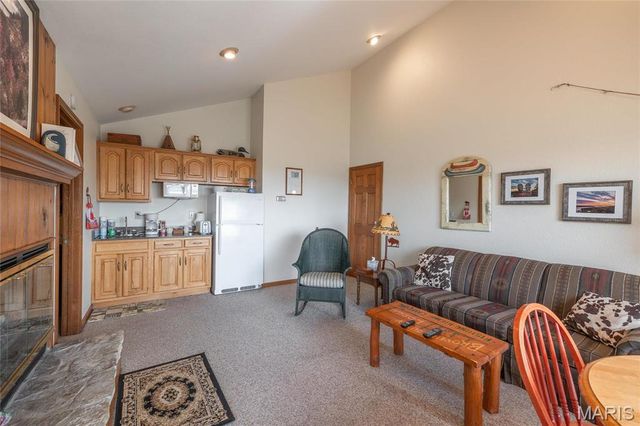 1 Tara Point Drive, Grafton, IL 62037