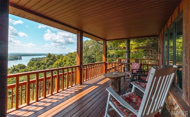 1 Tara Point Drive, Grafton, IL 62037