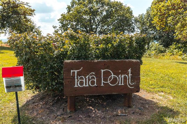 1 Tara Point Drive, Grafton, IL 62037