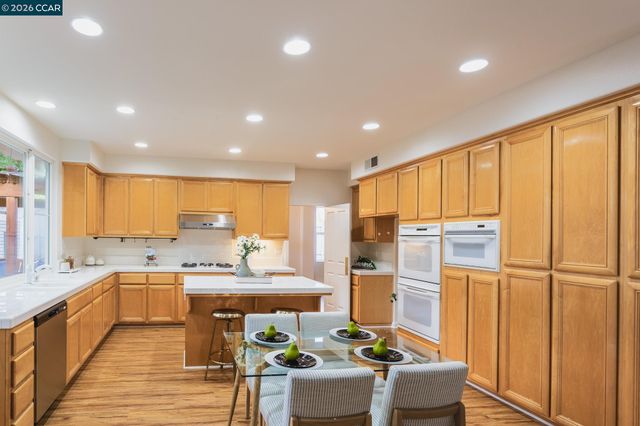 7592 Meadow Ct, Dublin, CA 94568